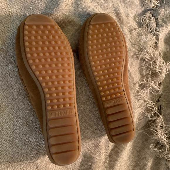 EUC Ladies Minnetonka moccasins - Picture 3 of 3